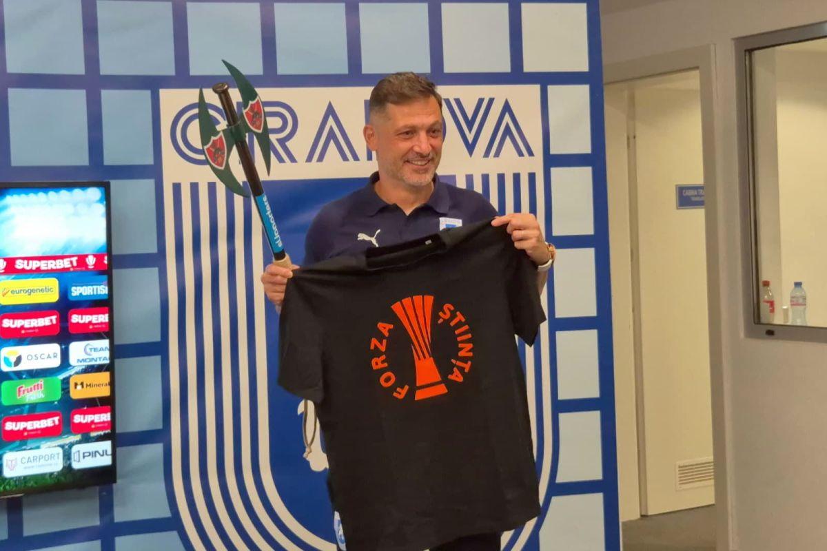 Mirel Rădoi și barda voievodală primită în conferință: Mirel Viteazul are Bănia la picioare!