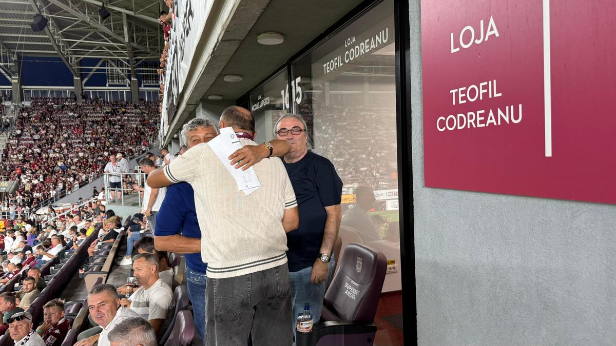 Musafiri speciali la Rapid - UTA! Cu cine s-a întreținut Mircea Lucescu în loja din Giulești