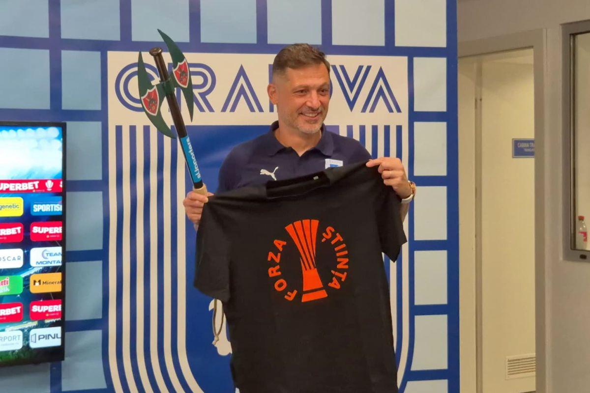 Mirel Rădoi și barda voievodală primită în conferință: Mirel Viteazul are Bănia la picioare!