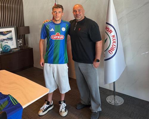 Radu și Iustin Doicaru la Rize, după ce atacantul de 19 ani a parafat contractul cu formația din prima ligă turcă. Foto: arhiva personală Radu Doicaru