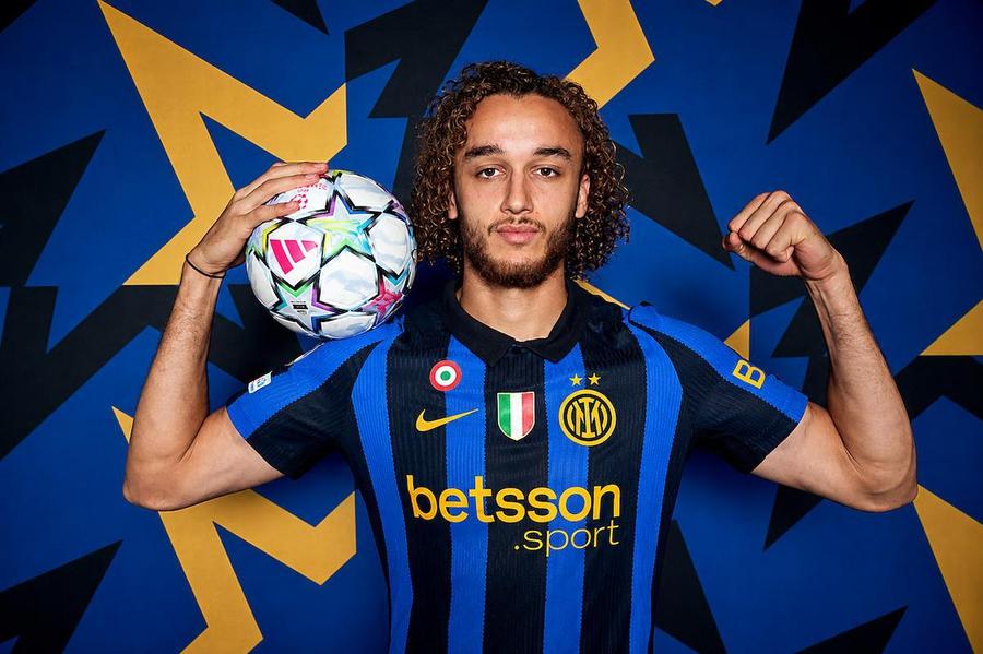 Yanis Massolin, la prezentarea oficială la Inter în februarie 2026 Chivu trimite un jucător la echipa pe care o va înfrunta duminică » Inter îl poate vinde cu o sumă dublă peste un an