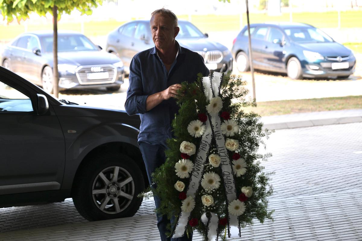Craiova Maxima, la căpătâiul lui Nicolae Ungureanu » Eugen Neagoe, dărâmat: „În dreapta nea Nae Tilihoi, în stânga nea Nae Ungureanu. S-au dus mult prea devreme”