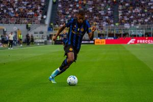 Chivu trimite un jucător la Cagliari în preziua meciului direct » Inter îl poate vinde cu o sumă dublă peste un an