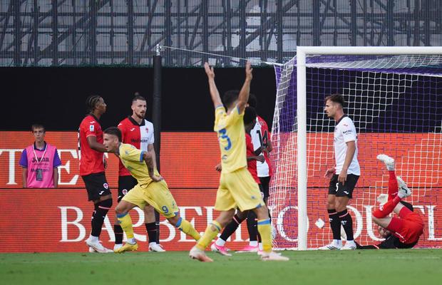 Fiorentina - Frosinone » Bîrligea a debutat în Serie A, într-un meci de coșmar pentru Drăgușin! Rezultat neverosimil