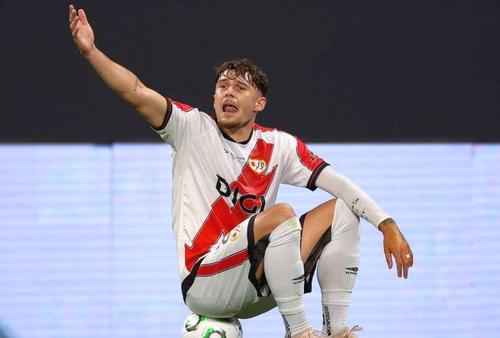 Andrei Rațiu a fost urmărit și de cei de la Fulham în finala Conference League, pe care Rayo a pierdut-o cu altă echipă din Premier League, Crystal Palace / Foto: Imago