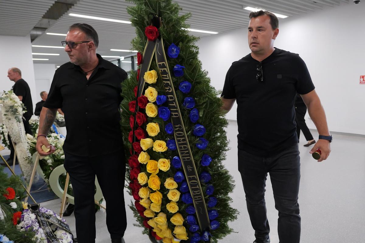 Craiova Maxima, la căpătâiul lui Nicolae Ungureanu » Eugen Neagoe, dărâmat: „În dreapta nea Nae Tilihoi, în stânga nea Nae Ungureanu. S-au dus mult prea devreme”