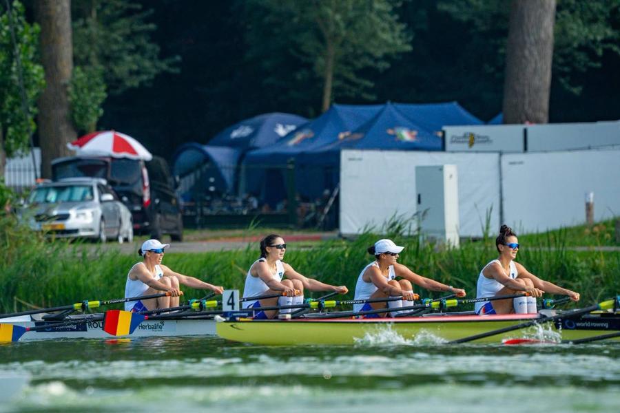 Barca feminină de 4 vâsle a României la CM 2026 Foto: Fr Canotaj/Balint Czucz Locul 4 pentru barca de 4 rame feminin, 5 pentru cea similară masculină și cea feminină de 4 vâsle la Campionatele Mondiale de canotaj de la Amsterdam