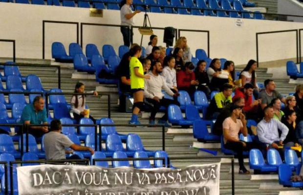 O handbalistă de 13 ani îl acuză pe medicul de la CSM Ploiești: „Ne dădea jos pantalonii, ne băga mâna în chiloți și ne apăsa acolo!”