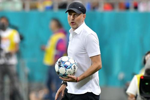 Edi Iordănescu e și mai departe de titlul de campioană față de momentul în care a preluat-o pe FCSB