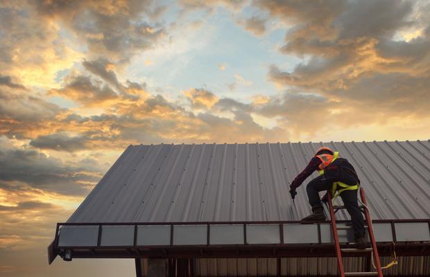 Care sunt etapele de construcție ale unui acoperiș?
