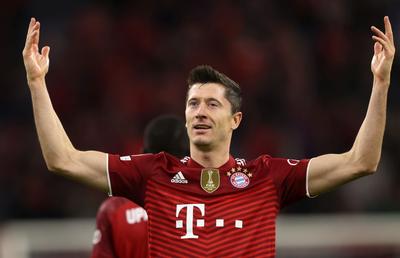 Sub ochii lui Mircea Lucescu, Lewandowski a dat un nou recital! Cifre fabuloase pentru atacantul lui Bayern