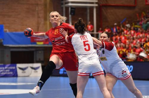 Naționala feminină de handbal a început Trofeul Carapați cu un egal în fața Austriei, 32-32, echipă pe care în primăvară o învingea cu 38-29.