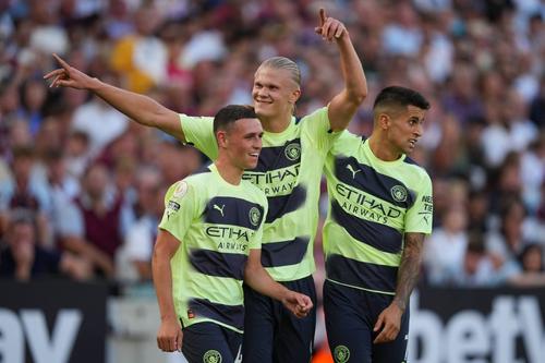Phil Foden, Erling Haaland și Cancelo/ foto Imago Images