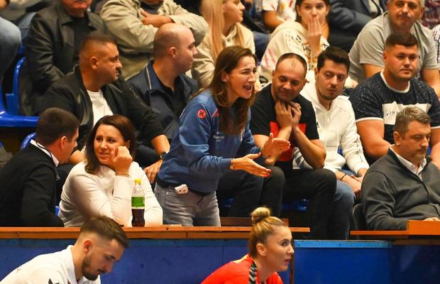Suporterii vâlceni, replică acidă pentru Cristina Vărzaru după interviul din GSP: „Minciuni! Își merită tratamentul primit!”