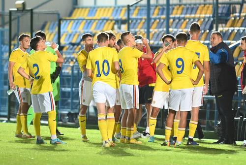 Alexandru Pelici (48 de ani), fost la Mioveni, a fost de acord cu un astfel de angajament și a calificat naționala de juniori U19 la Turneul de Elită dinaintea Euro 2023. / FOTO: Imago