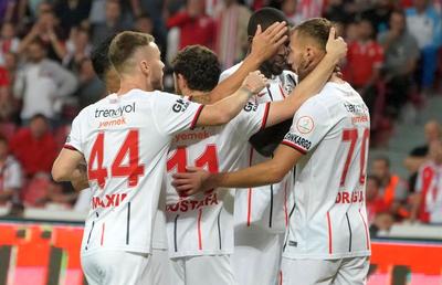 Marius Șumudică, a doua victorie consecutivă în Turcia » Gaziantep a urcat deasupra zonei roșii a clasamentului! Gol marcat de fostul atacant de la Viitorul