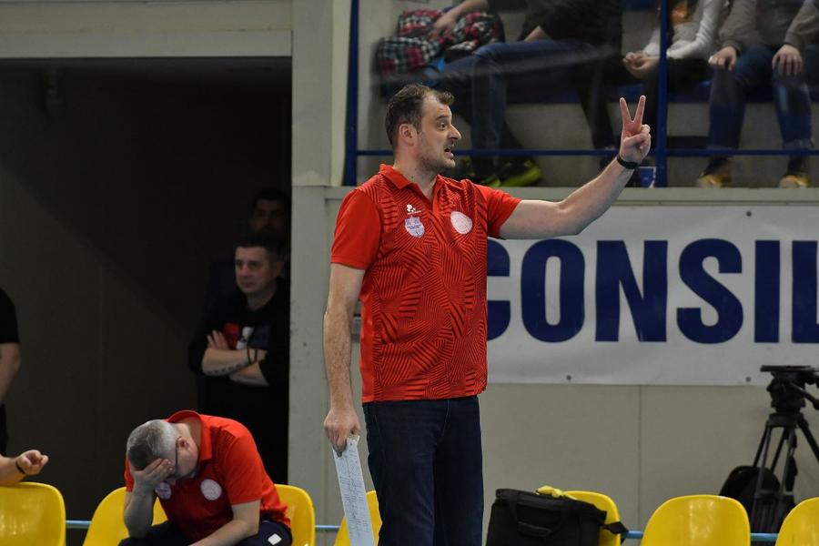 Sergiu Stancu, antrenorul de la Arcada Galați și al naționalei Foto sportpictures Inaugurare cu show » Noua sală din Blaj găzduiește Supercupa României la feminin și masculin