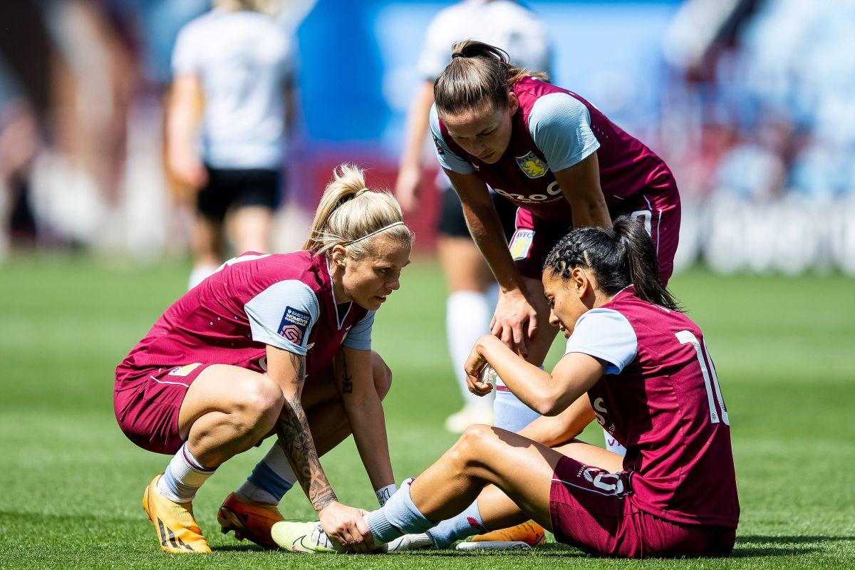 Cea mai sexy fotbalistă, obligată să joace în tricourile-problemă din Premier League: „Nu s-au gândit la femei! Se pot lipi de sâni și se va vedea la TV”