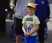 David Popovici și curiozitățile celor mici » Campionul olimpic de la Paris s-a întâlnit cu zeci de copii cărora le-a răspuns la întrebările lor diverse: „M-am simțit mulțumit și liniștit” + Ce urmează pentru înotător