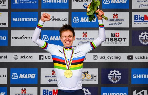 Tadej Pogacar și-a încununat sezonul cu titlul mondial în cursă pe șosea de la Zurich