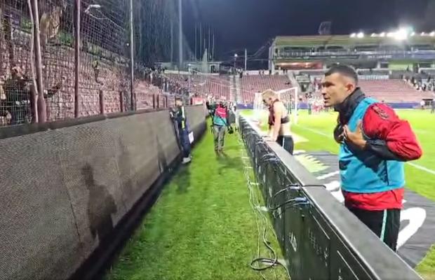 La Arad nu e liniște nici când UTA câștigă » Ruptură totală între Rednic și ultrași! Scenele surprinse la finalul victoriei cu CFR