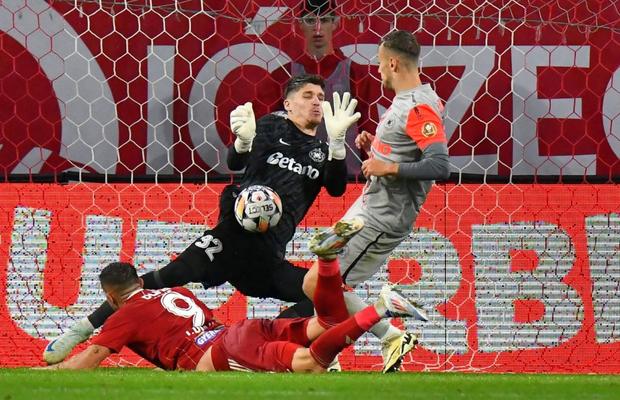 Reacția lui Ștefan Târnovanu, salvatorul FCSB-ului în final cu Sepsi: „M-au afectat puțin criticile”