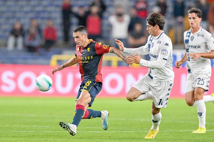 Nicolae Stanciu, fotbalistul celor de la Genoa / Foto: Imago Genoa „ascunde” accidentarea lui Nicolae Stanciu!