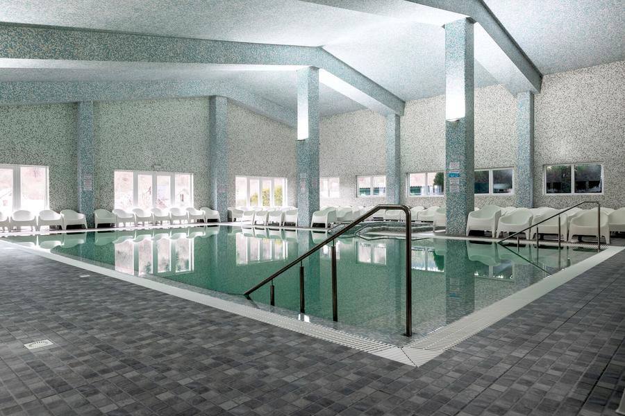 În Solca funcționează azi un modern centru SPA, care utilizează izvoarele de apă sărată din localitate. Foto: bailesaratesolca.ro Colțul de rai din România pe care au pus ochii Mircea Lucescu și Gigi Becali: „Planuri pentru bază de pregătire” + „Suntem dispuși să le oferim 7 hectare de parc”