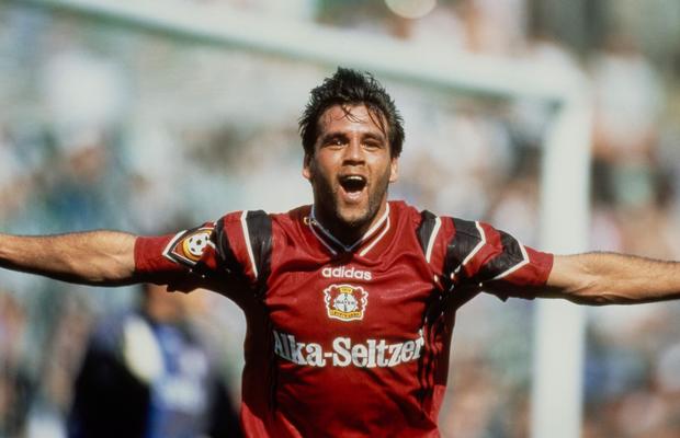 Nume de cod: „Knut Krüger”. Singurul fotbalist care a jucat 100 de meciuri pentru două naționale, a fost informator al Stasi și etichetat drept „potențial fugar”