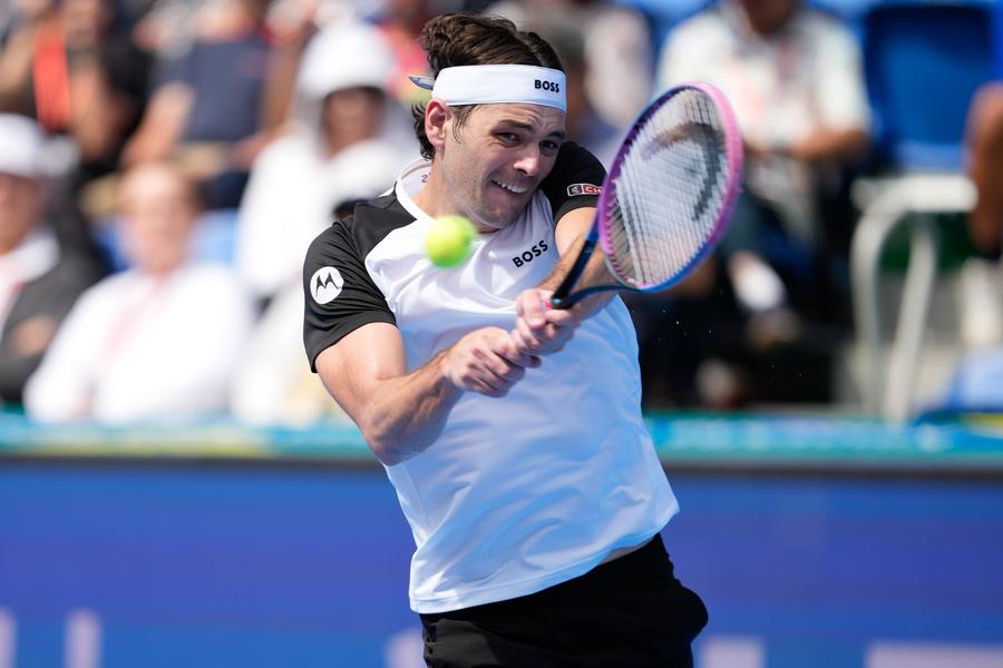 Taylor Fritz în acțiuen FOTO Imago Images Carlos Alcaraz a ajuns la a zecea finală a sezonului » Pentru trofeul de la Tokyo se va lupta cu Taylor Fritz, cel care l-a învins în Laver Cup