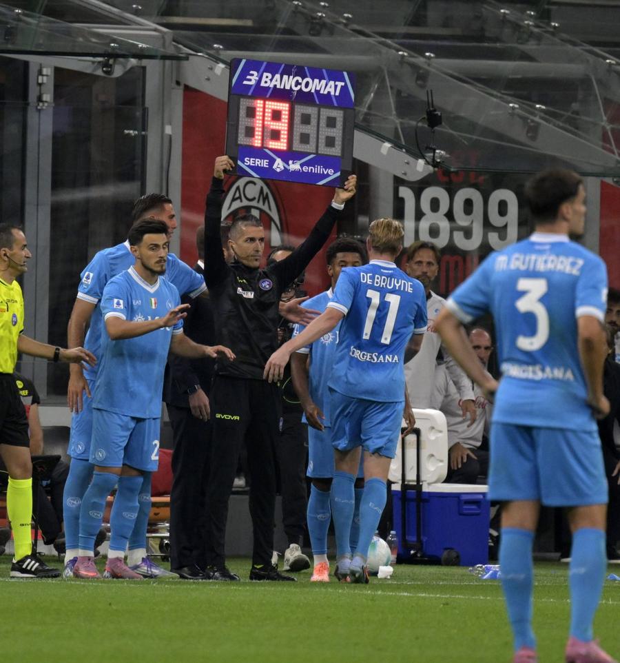 Kevin de Bruyne (nr. 11), pe San Siro, în momentul înlocuirii / Foto: Imago Primele scântei între Conte și De Bruyne: „Nu și-a găsit persoana potrivită pentru reproșuri”