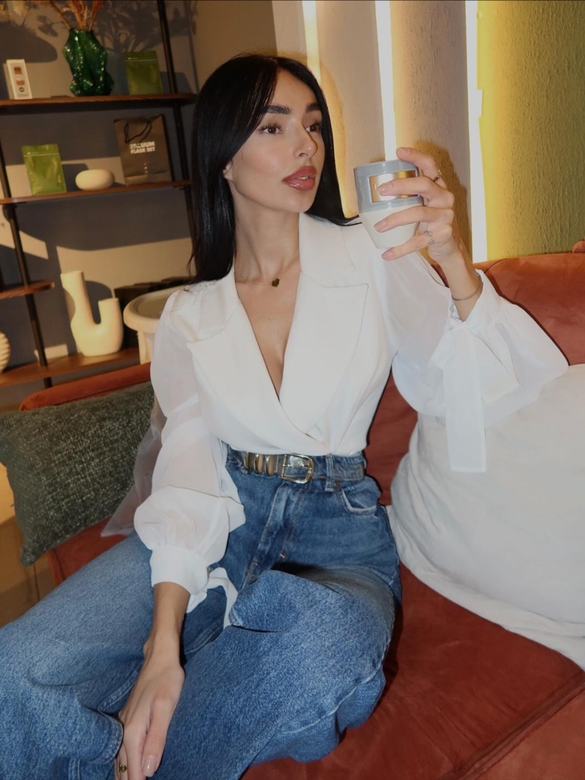 Reportera bosniacă Almina Hajradinovic/ Foto: Instagram @hajradinovicalmina