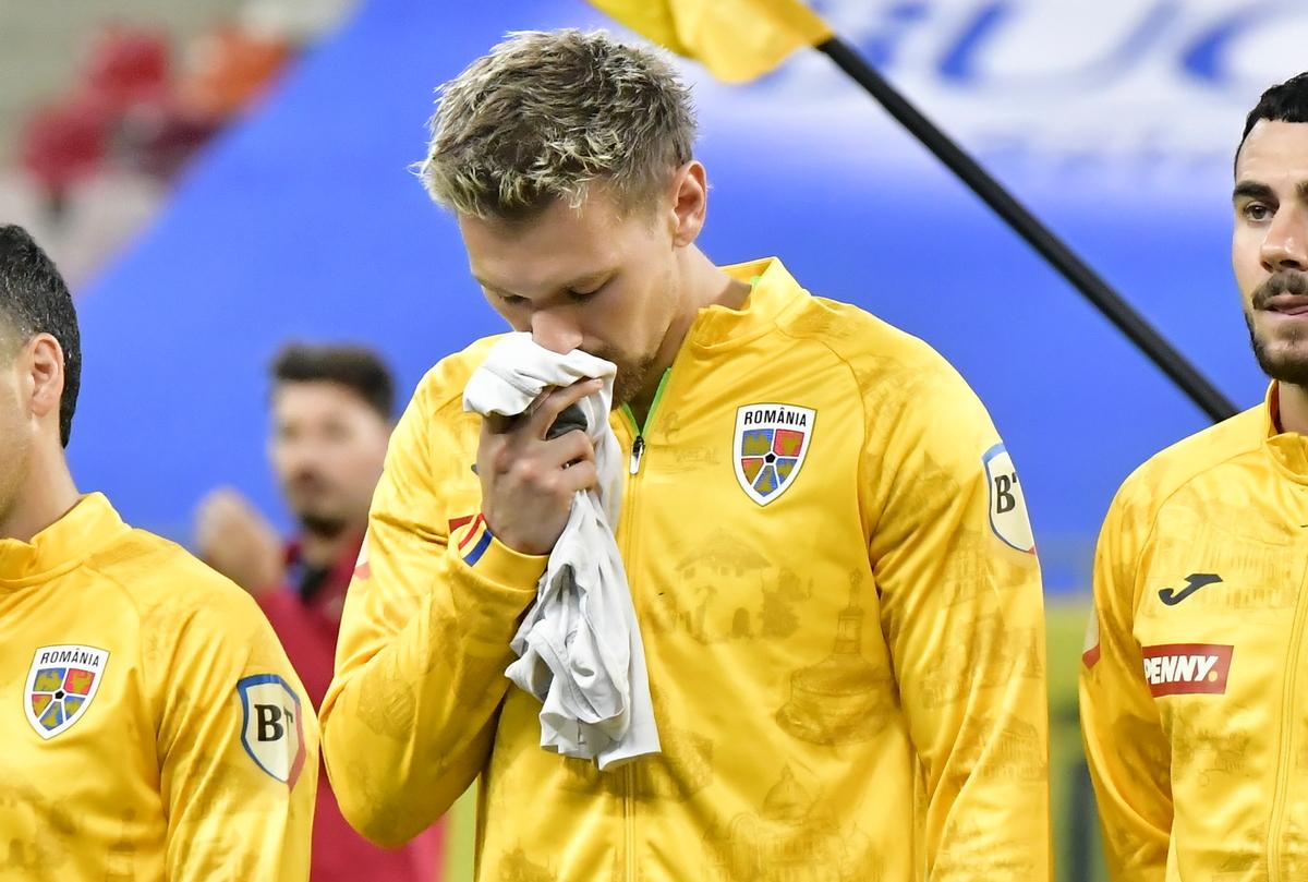 Detaliul emoționant de la România - Bosnia! Ionuț Radu a sărutat pe gazon tricoul cu chipul surorii sale decedate