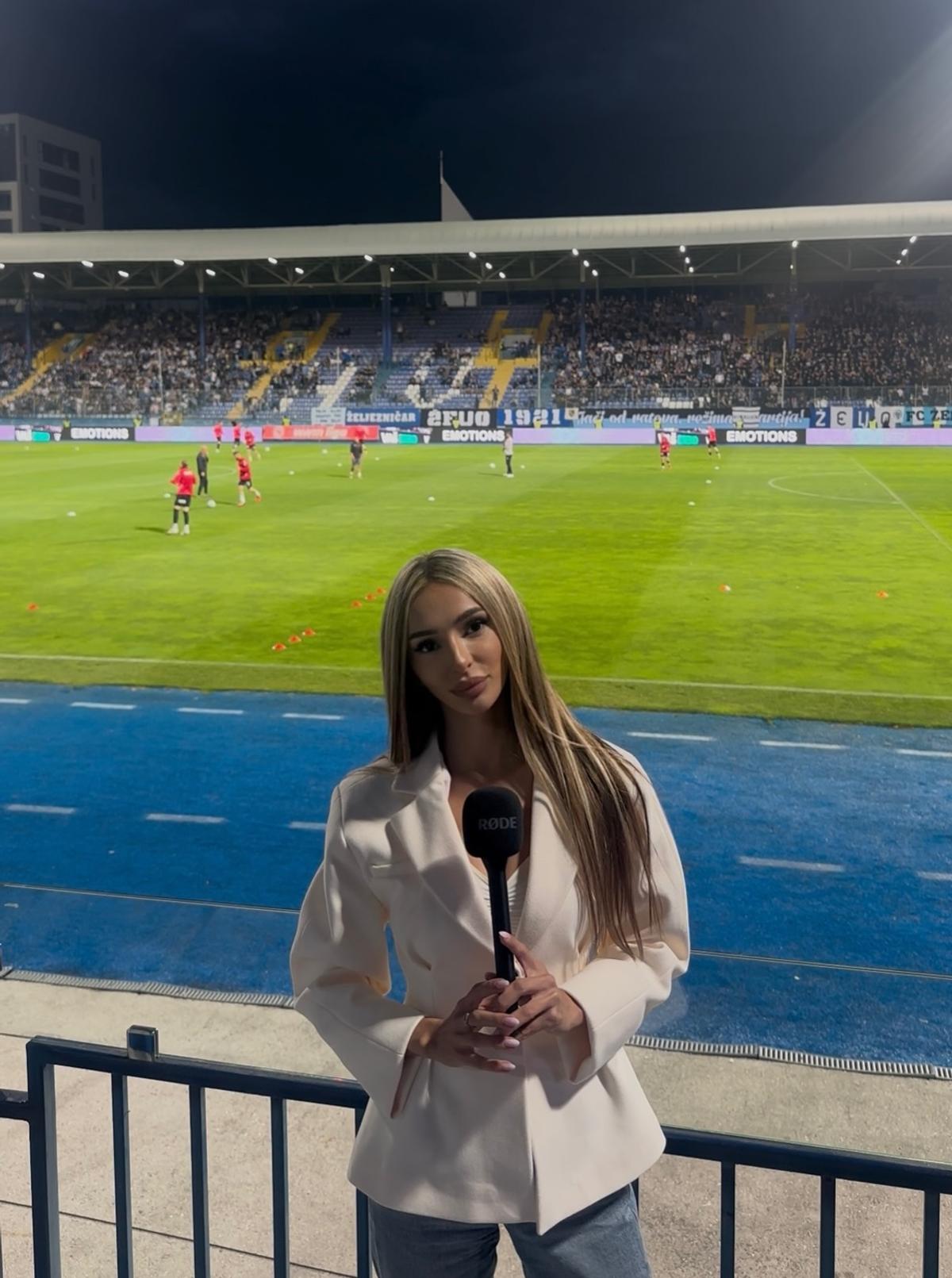 Reportera bosniacă Almina Hajradinovic/ Foto: Instagram @hajradinovicalmina