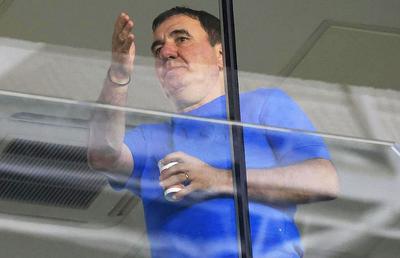Hagi s-a ascuns după Piața Victoriei