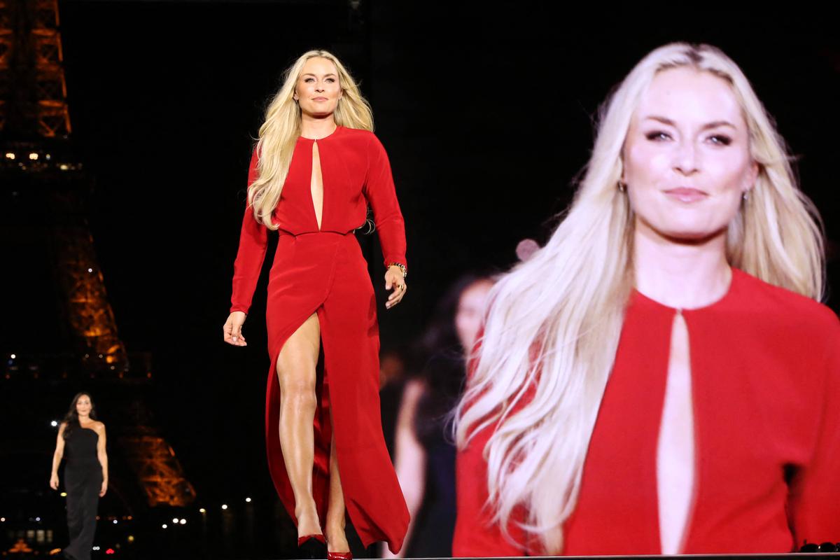 Nadia Comăneci, defilare L’Oréal