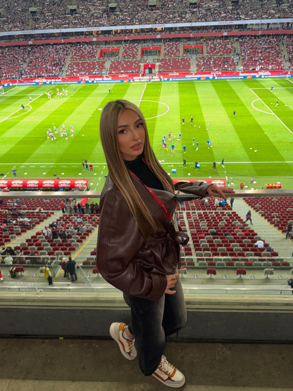 Reportera bosniacă Almina Hajradinovic/ Foto: Instagram @hajradinovicalmina
