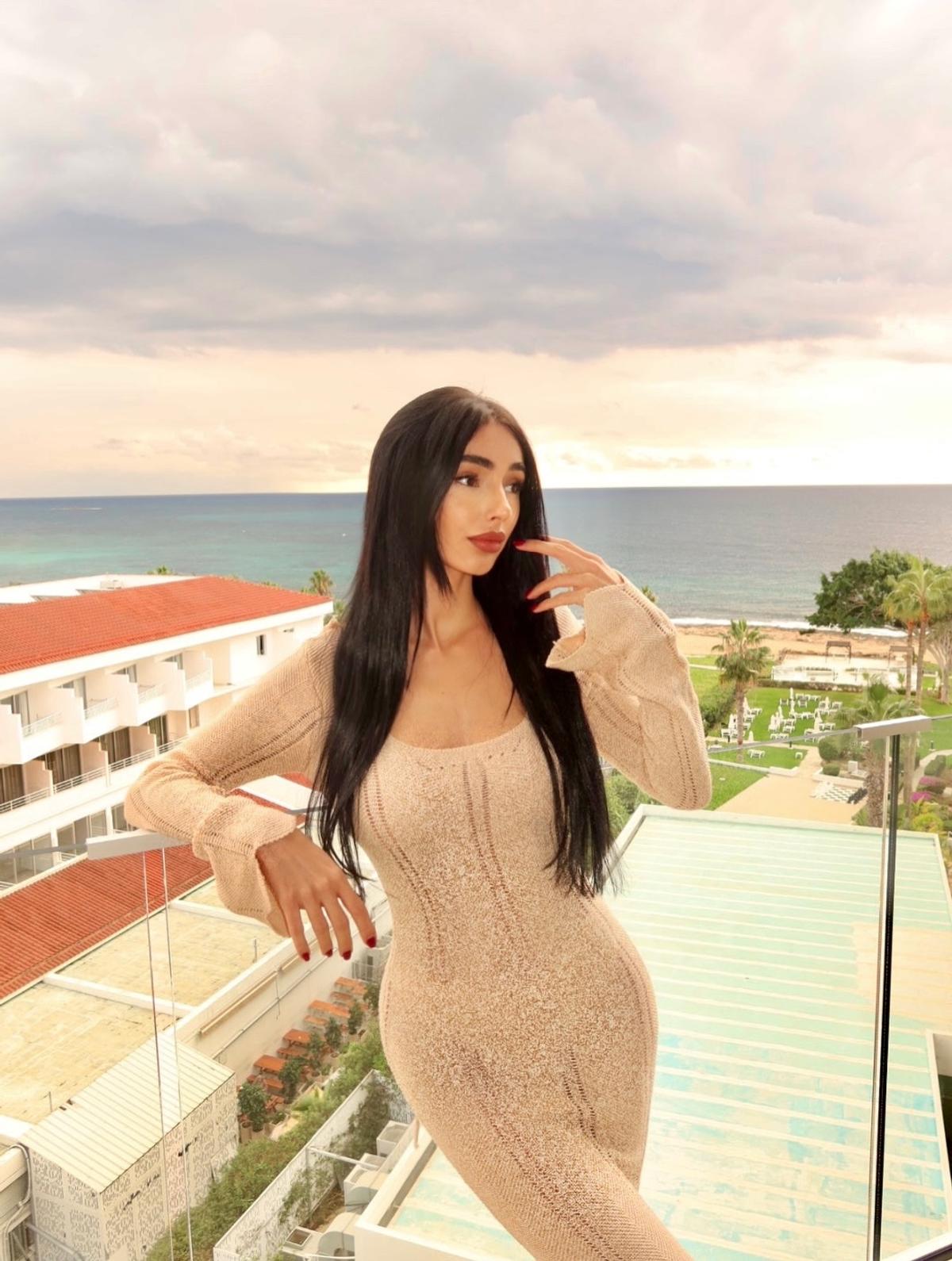 Reportera bosniacă Almina Hajradinovic/ Foto: Instagram @hajradinovicalmina