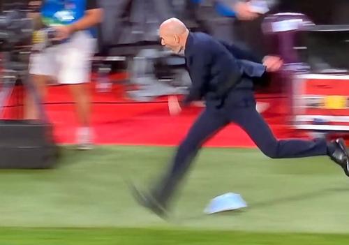 Zinedine Zidane a sprintat nebunește spre Olise / Foto: captură TV