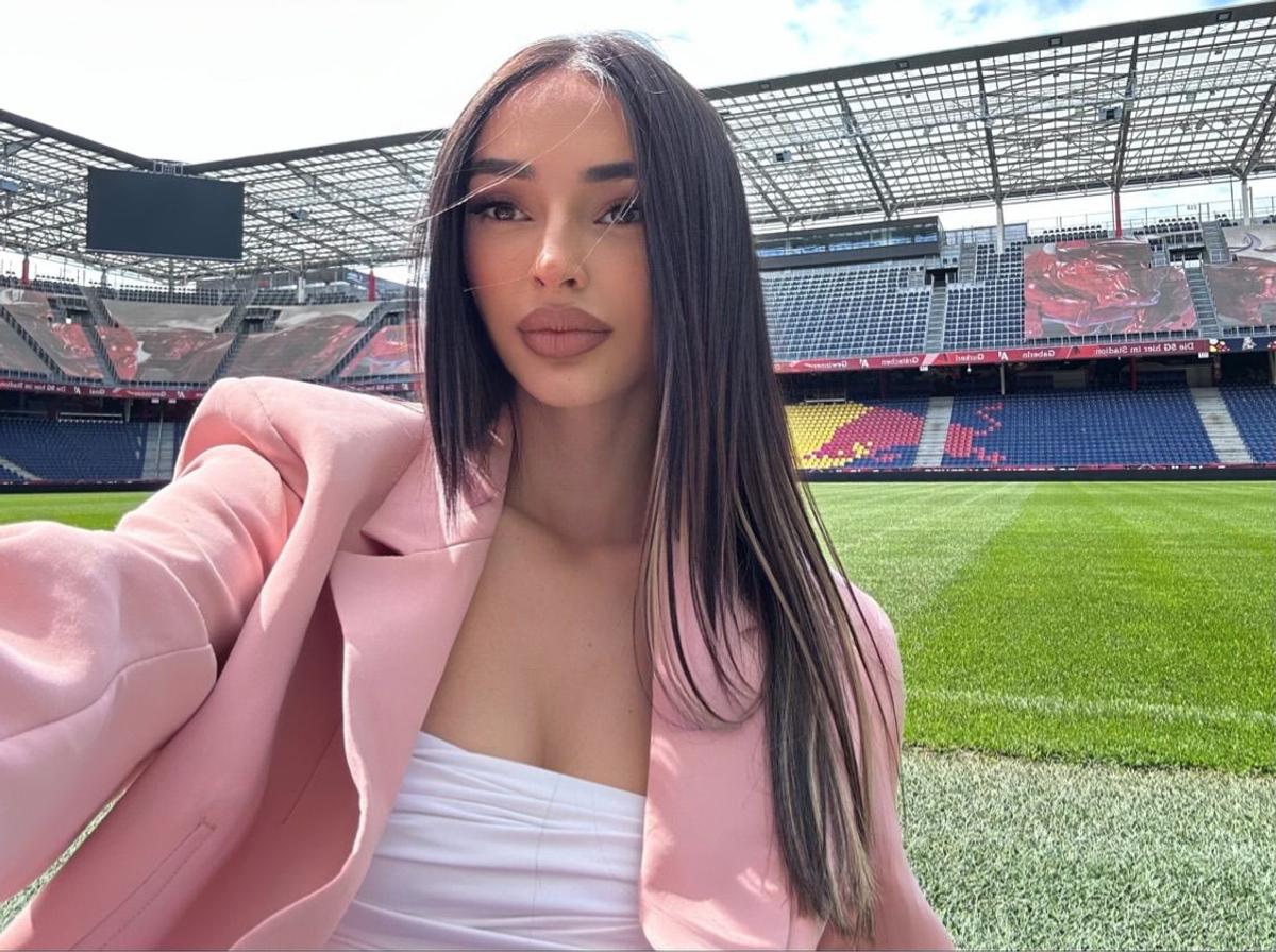 Reportera bosniacă Almina Hajradinovic/ Foto: Instagram @hajradinovicalmina