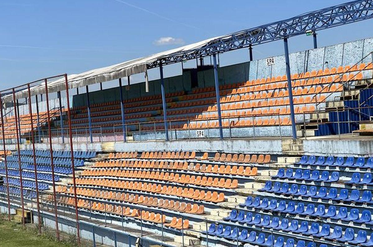 Fără fotbal şi blocat de procese » Imagini dezolante cu stadionul din Târgu Mureș