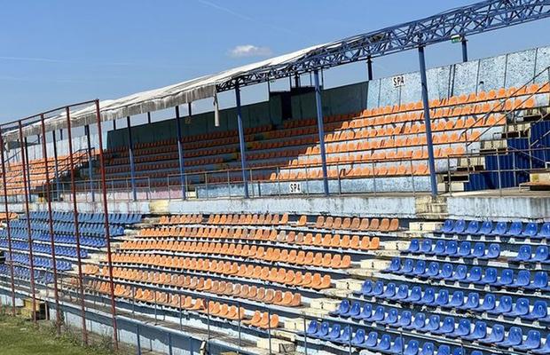 Fără fotbal şi blocat de procese » Imagini dezolante cu stadionul din Târgu Mureș