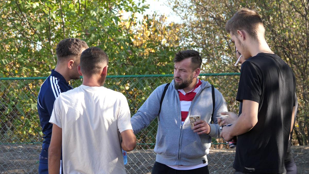 Scandal, urlete și amenințări » L-au „mușcat” pe Castor și a început haosul: „Băi țărane, vezi că la noi se merge pe stradă cu drujba pornită!”