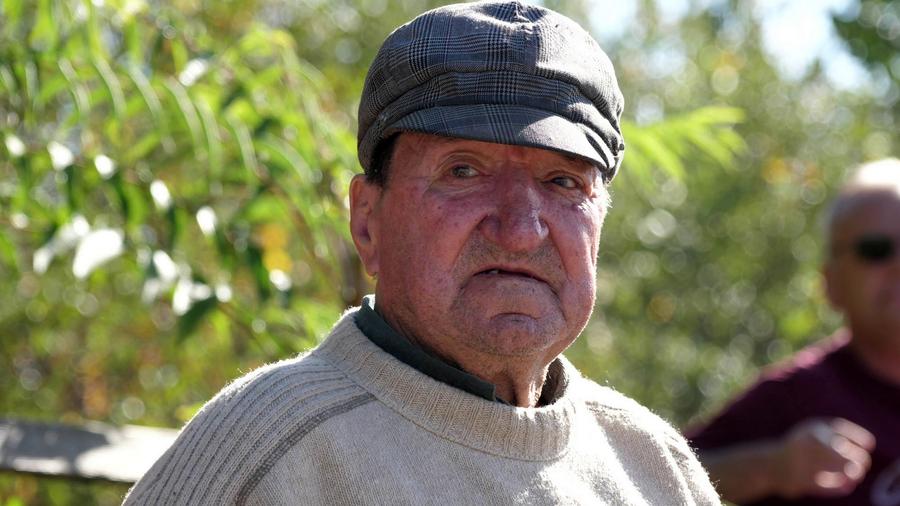Scandal, urlete și amenințări » L-au „mușcat” pe Castor și a început haosul: „Băi țărane, vezi că la noi se merge pe stradă cu drujba pornită!”