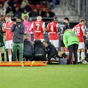 Bas Dost (34 de ani), atacantul lui NEC Nijmegen, s-a prăbușit în timpul meciului cu AZ Alkmaar. Jucătorul a fost resuscitat de medici chiar pe gazon. Foto: Imago
