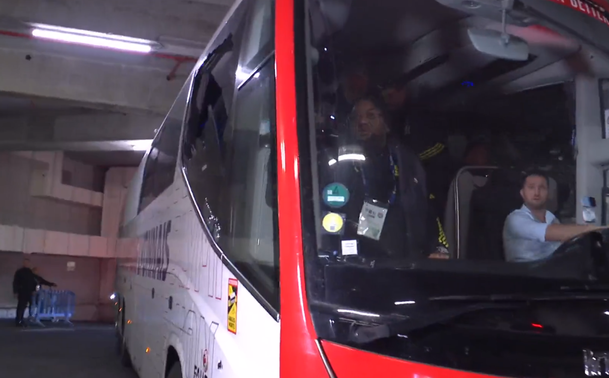Fabio Grosso, imagini ȘOCANTE din Franța! Antrenorul lui Lyon, plin de sânge după ce autocarul a fost atacat de ultrașii lui Marseille! Meciul poate fi amânat