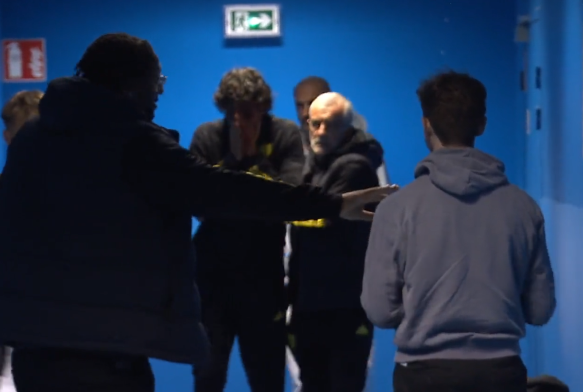 Fabio Grosso, imagini ȘOCANTE din Franța! Antrenorul lui Lyon, plin de sânge după ce autocarul a fost atacat de ultrașii lui Marseille! Meciul poate fi amânat