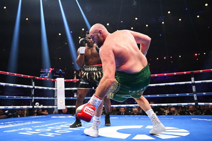 Aproape de un ȘOC istoric! Ngannou l-a trimis la podea pe Tyson Fury, dar a pierdut meciul! Decizie controversată a arbitrilor. Foto: Guliver/GettyImages