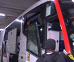 Imagini ȘOCANTE din Franța! Antrenorul lui Lyon, plin de sânge după ce autocarul a fost atacat de ultrașii lui Marseille! Captură: Prime Video