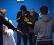 Imagini ȘOCANTE din Franța! Antrenorul lui Lyon, plin de sânge după ce autocarul a fost atacat de ultrașii lui Marseille! Captură: Prime Video
